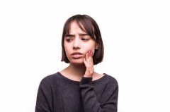 智齒冠周炎有什麽臨床表現？